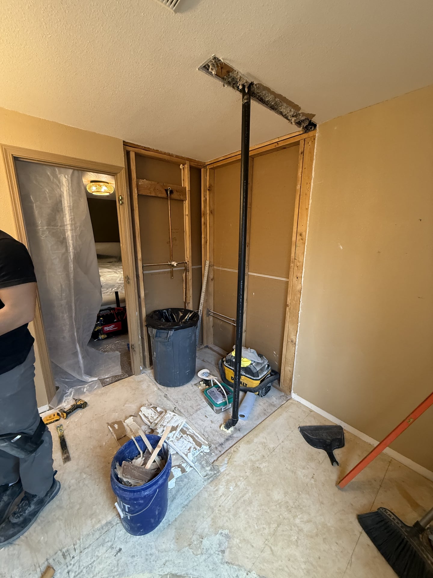 Master Bath with Walk-In Shower & Freestanding Tub - Before 4