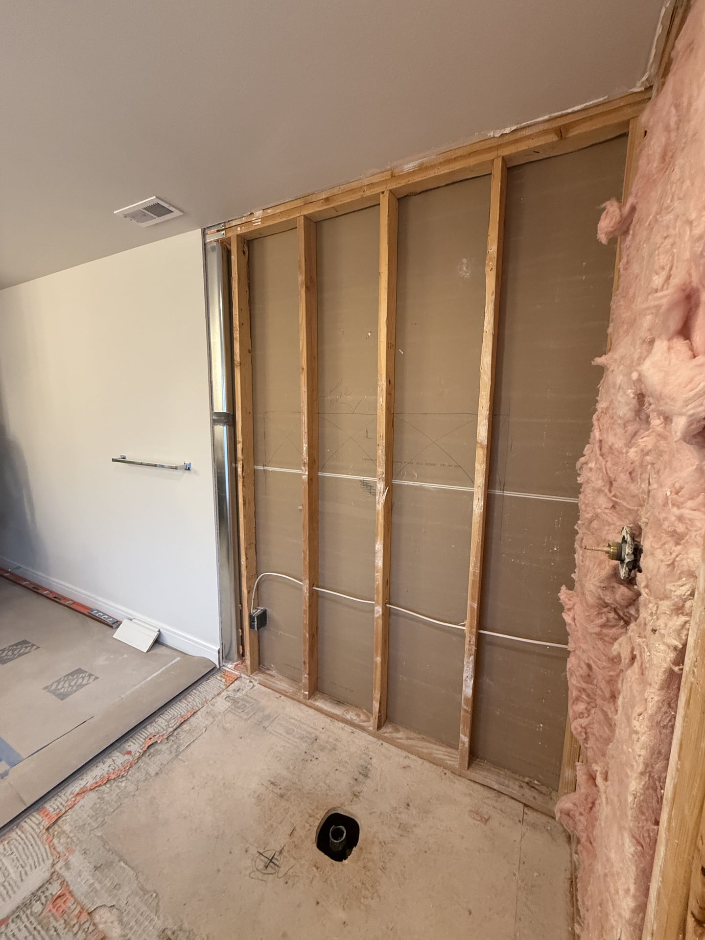 Pebble Stone Master Bath - Before 3