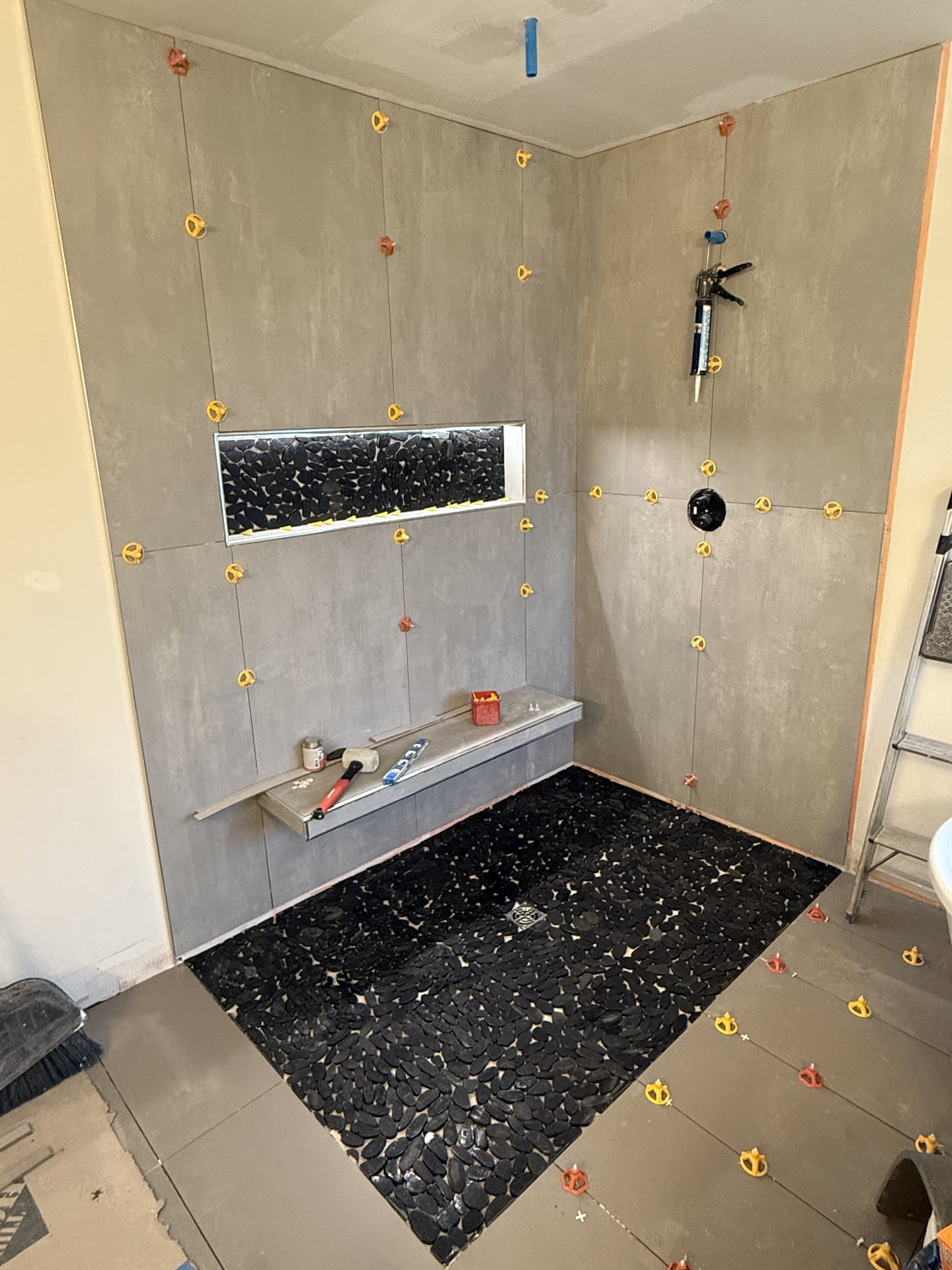 Pebble Stone Master Bath - Before 4