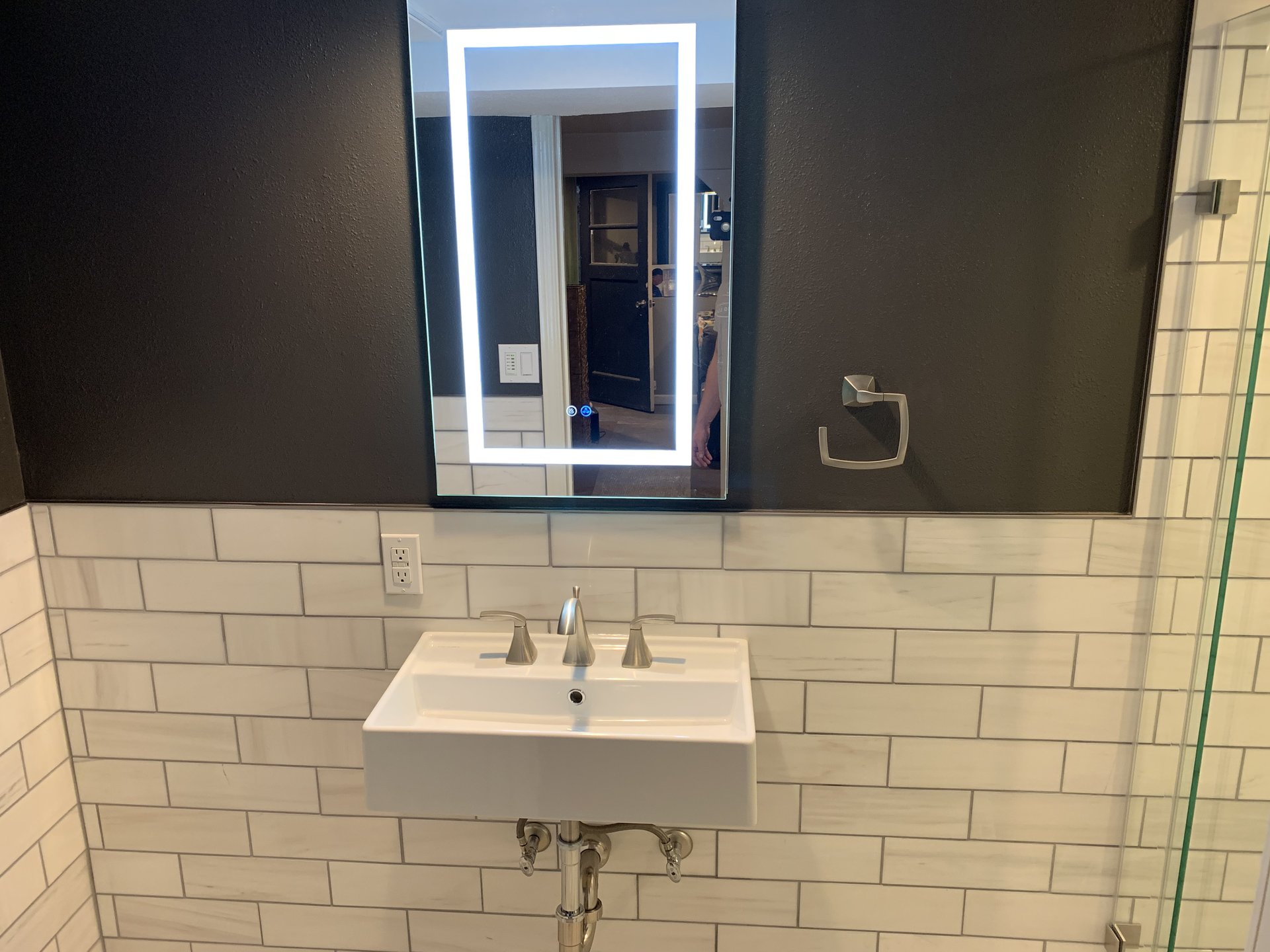 Dark Accent Wall Bathroom - Photo 1