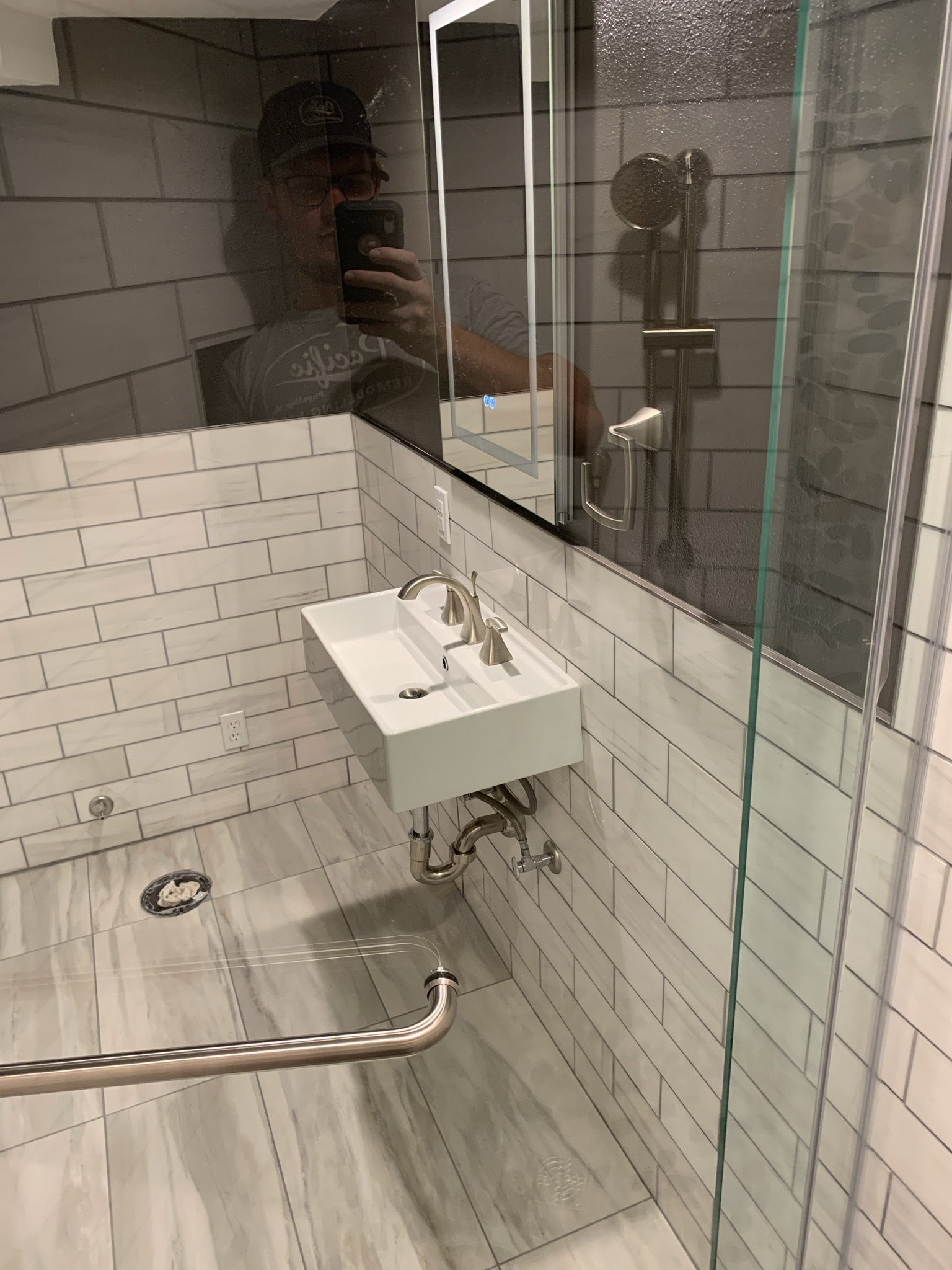 Dark Accent Wall Bathroom - Photo 11