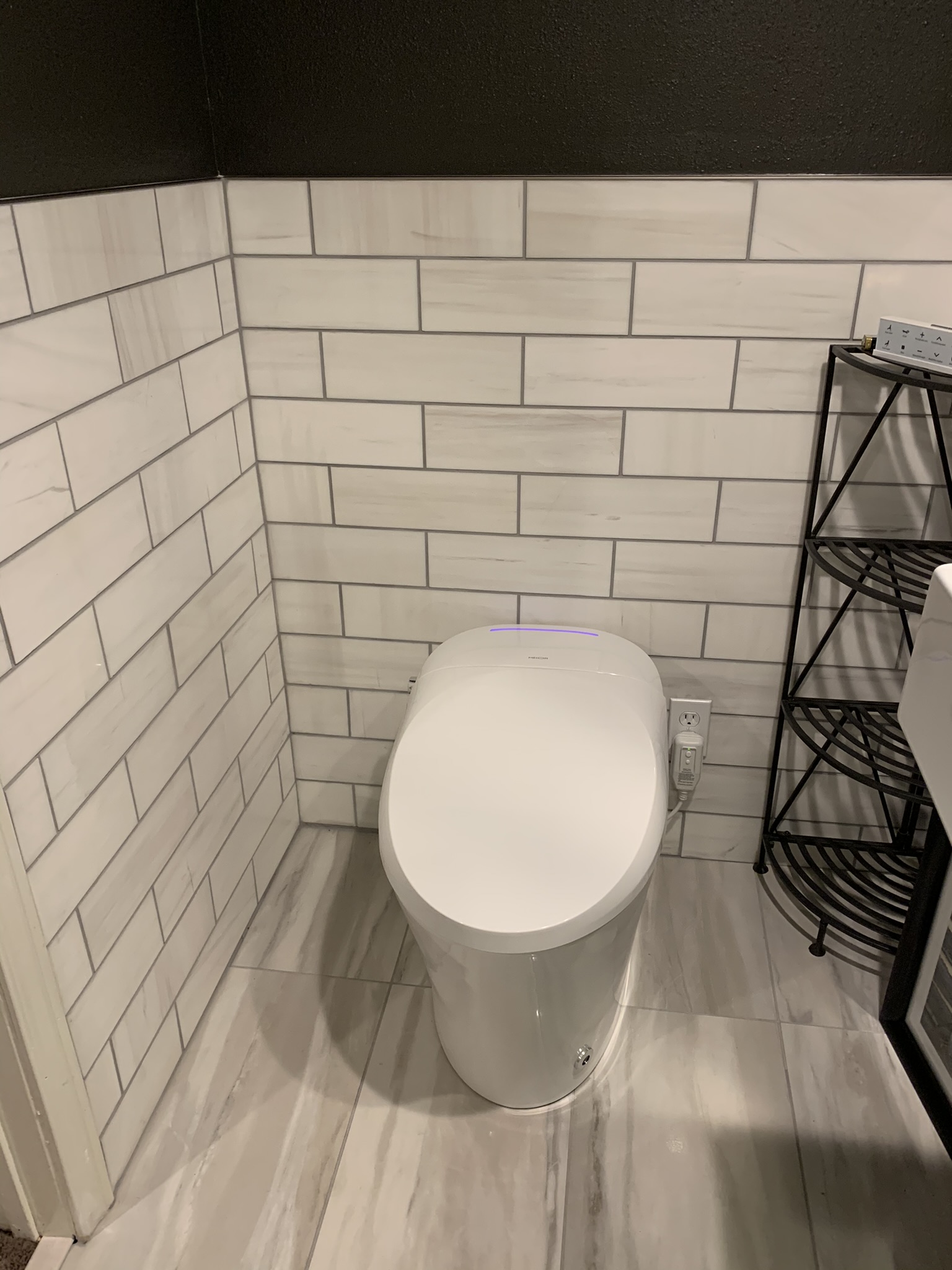 Dark Accent Wall Bathroom - Photo 12