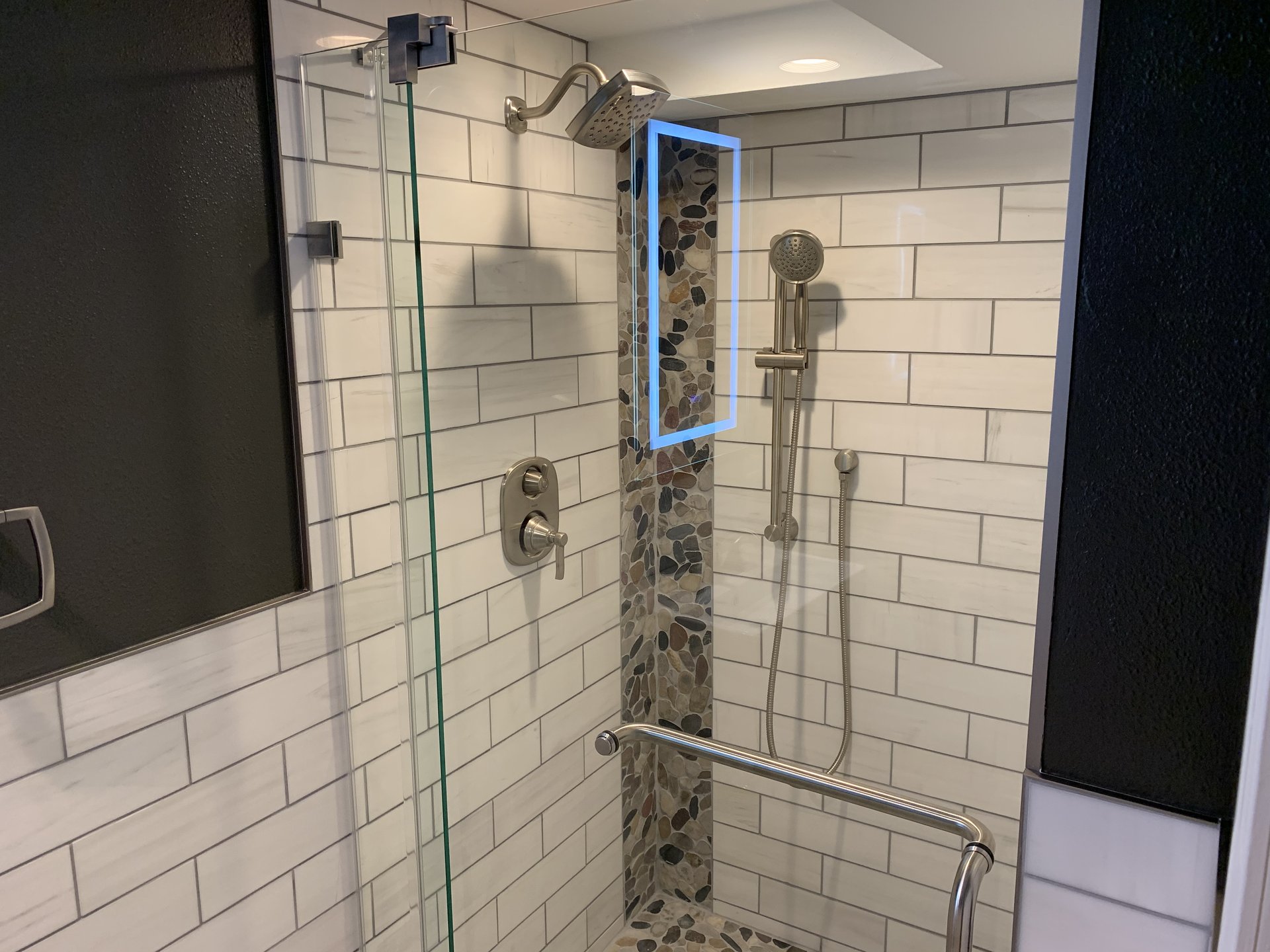 Dark Accent Wall Bathroom - Photo 2