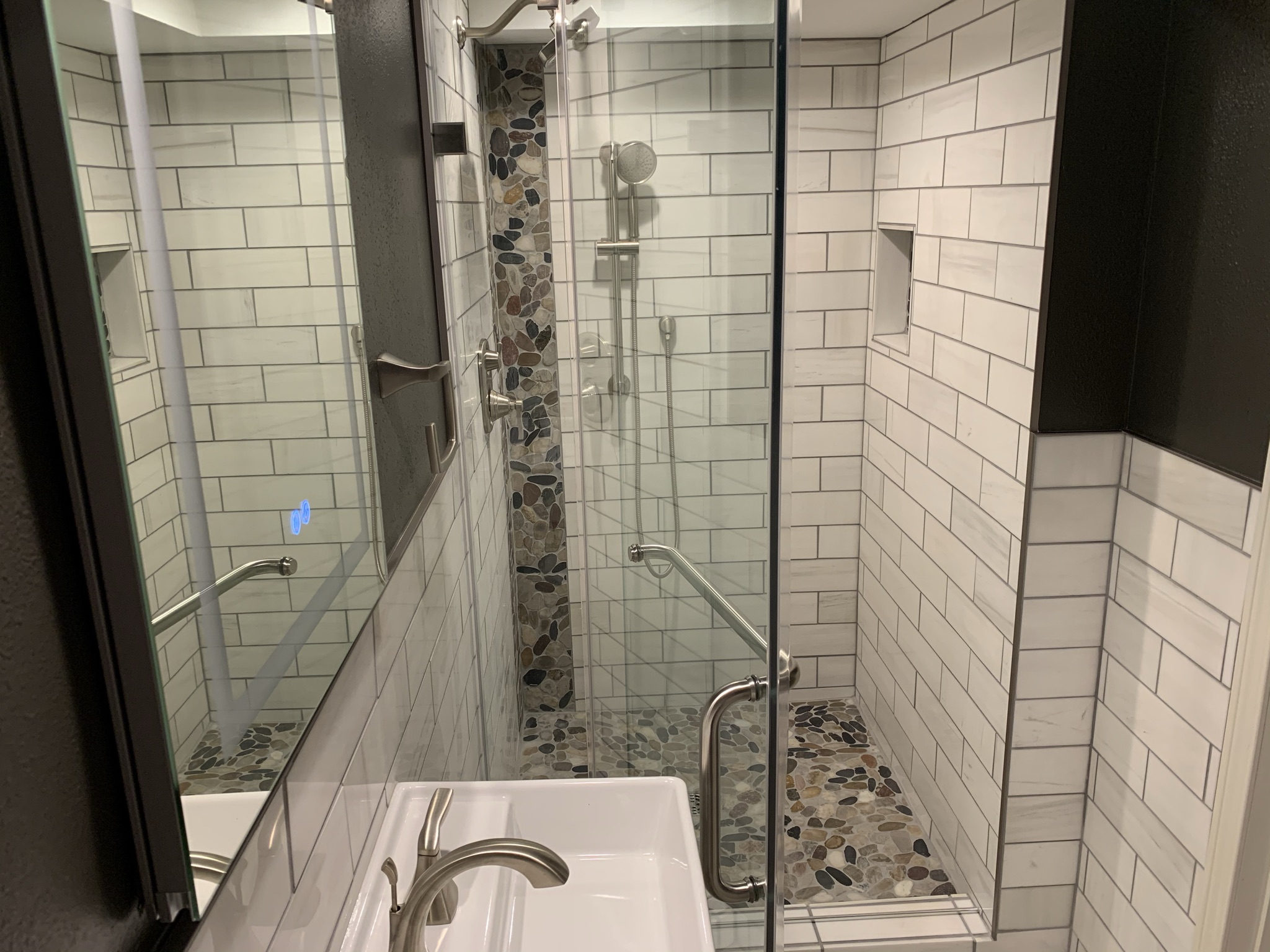 Dark Accent Wall Bathroom - Photo 7