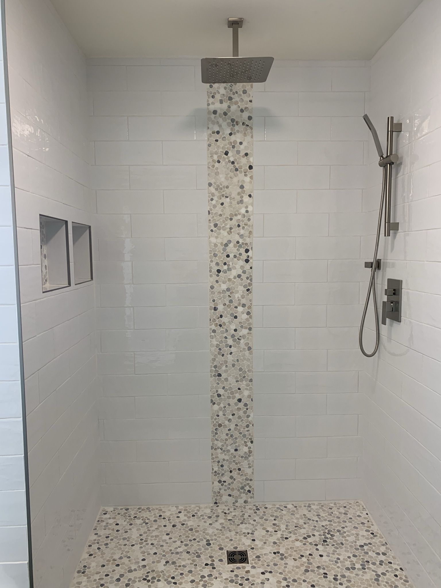 Pebble Accent Walk-In Shower - Photo 5