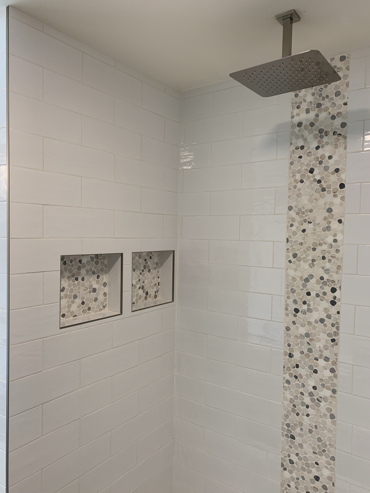 Pebble Accent Walk-In Shower - Photo 6