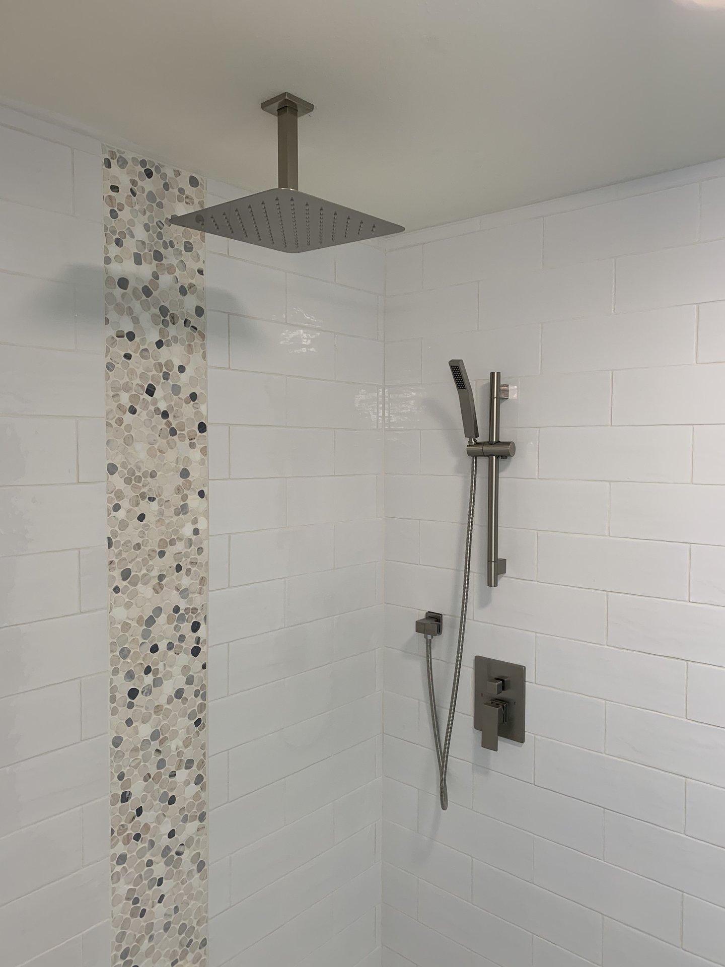 Pebble Accent Walk-In Shower - Photo 7