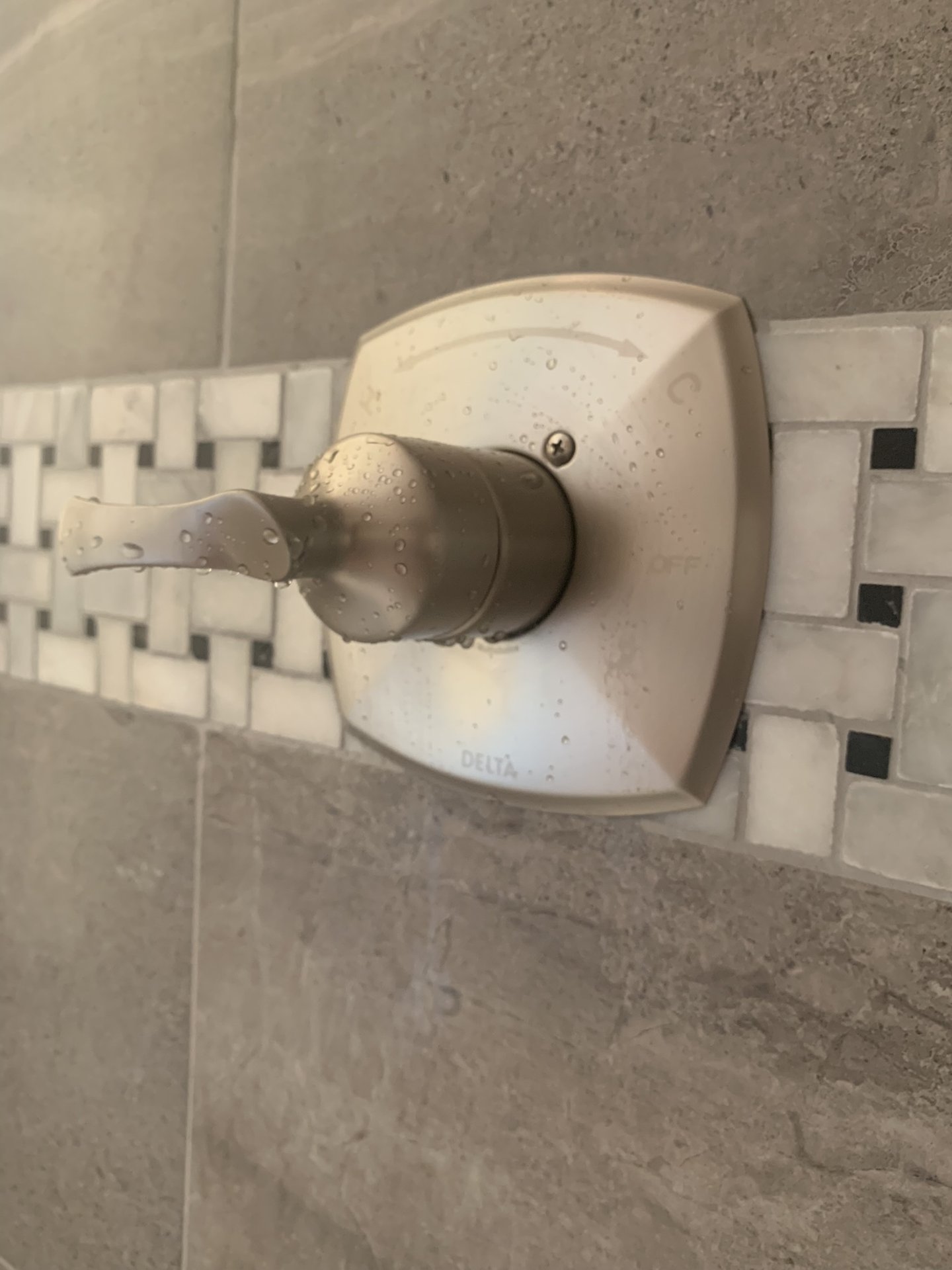 Gray Tile Shower with Basketweave Niche - Photo 2