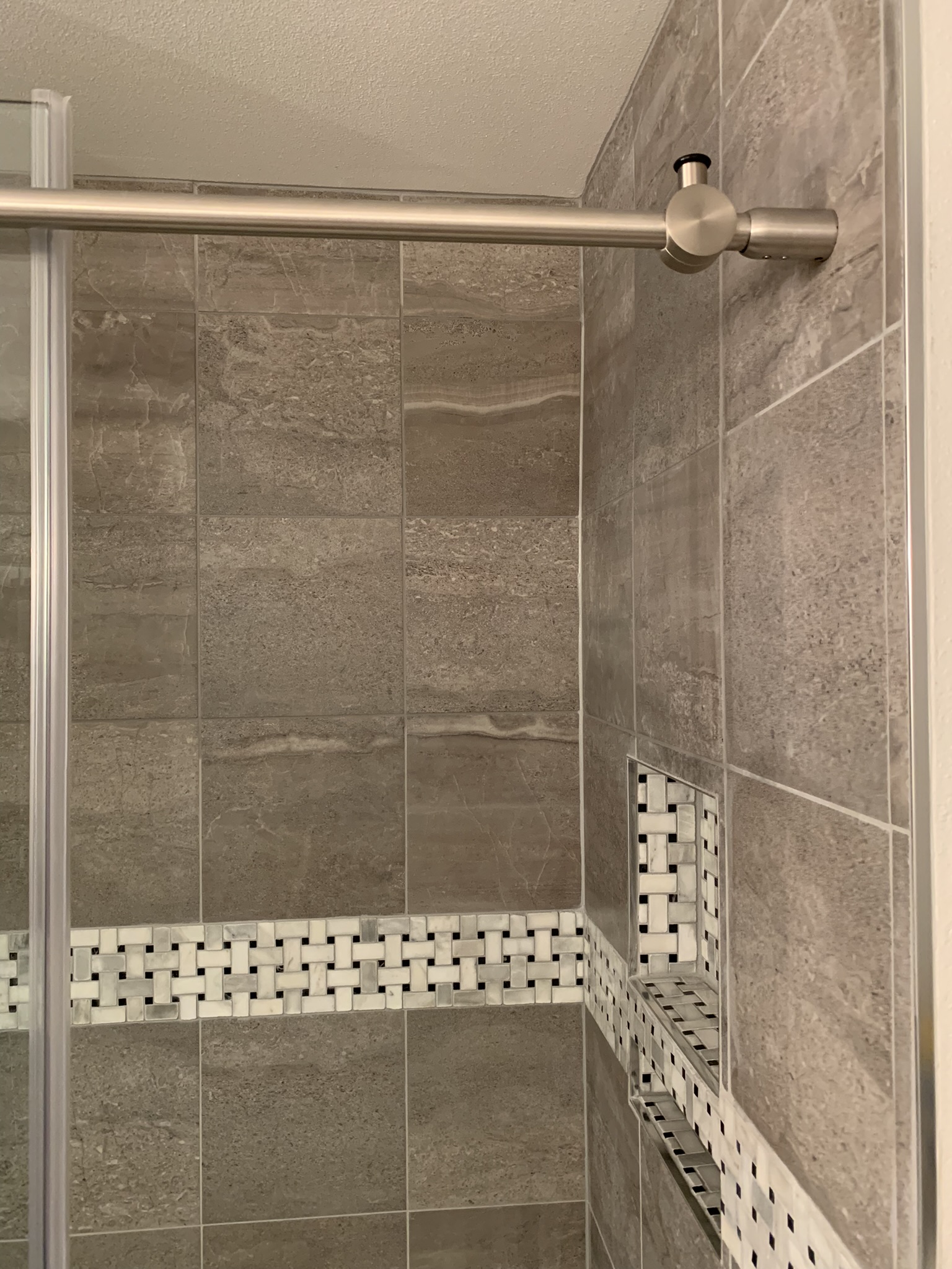 Gray Tile Shower with Basketweave Niche - Photo 6