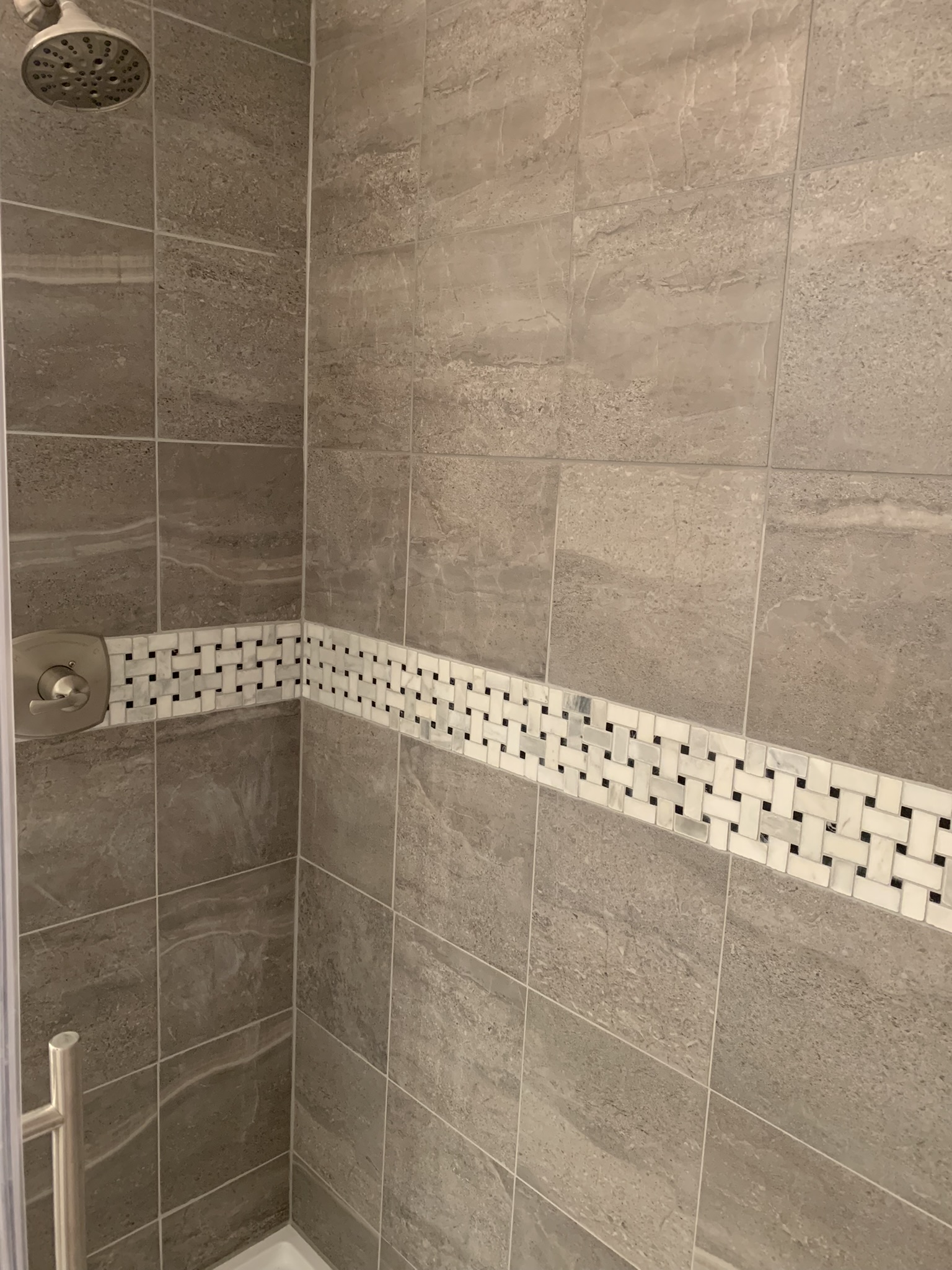 Gray Tile Shower with Basketweave Niche - Photo 7