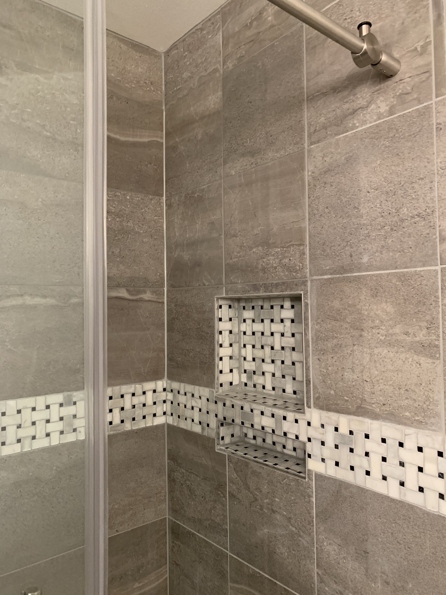 Gray Tile Shower with Basketweave Niche - Photo 8