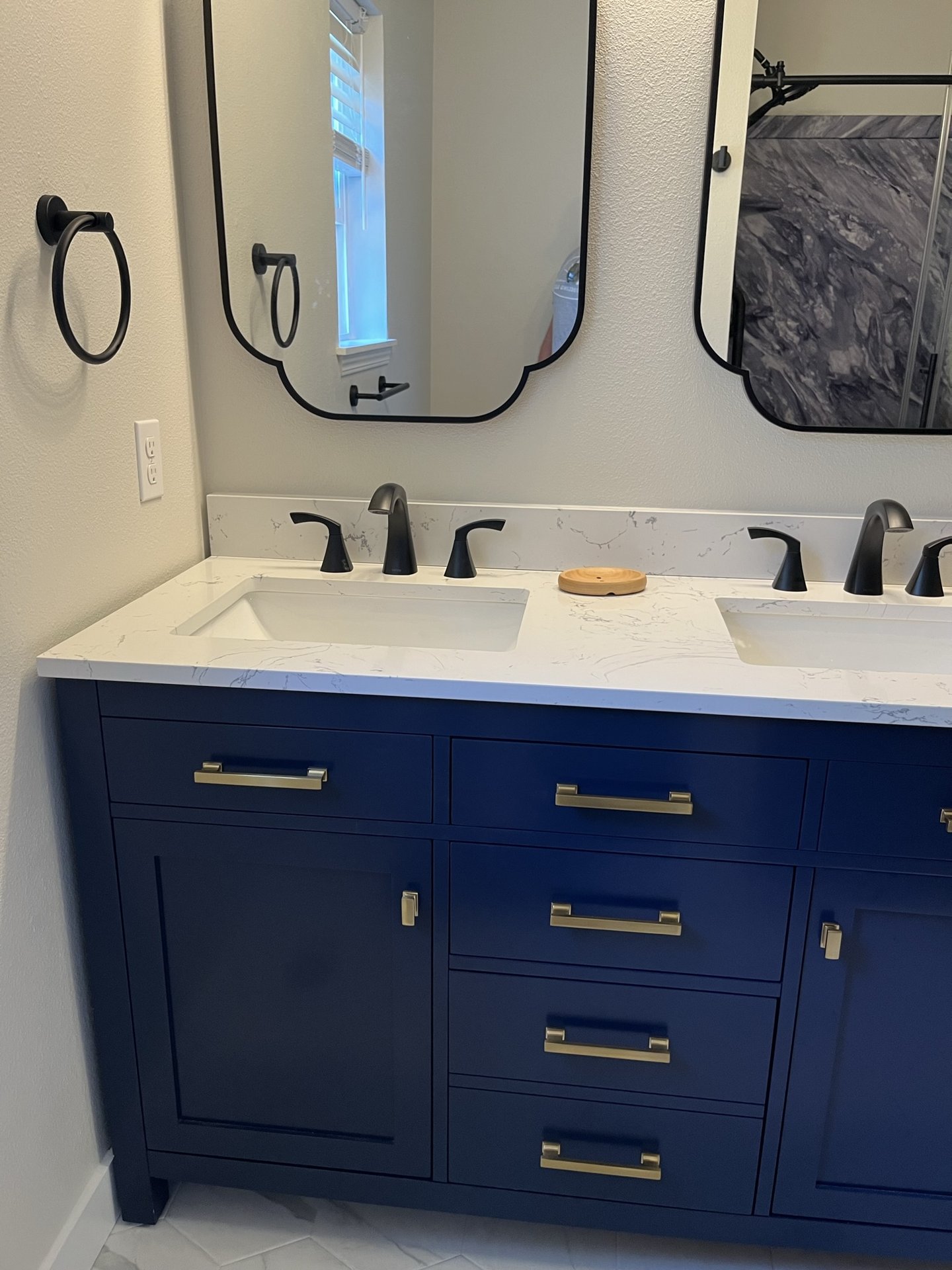 Dark Marble Shower Accent Wall - Photo 4