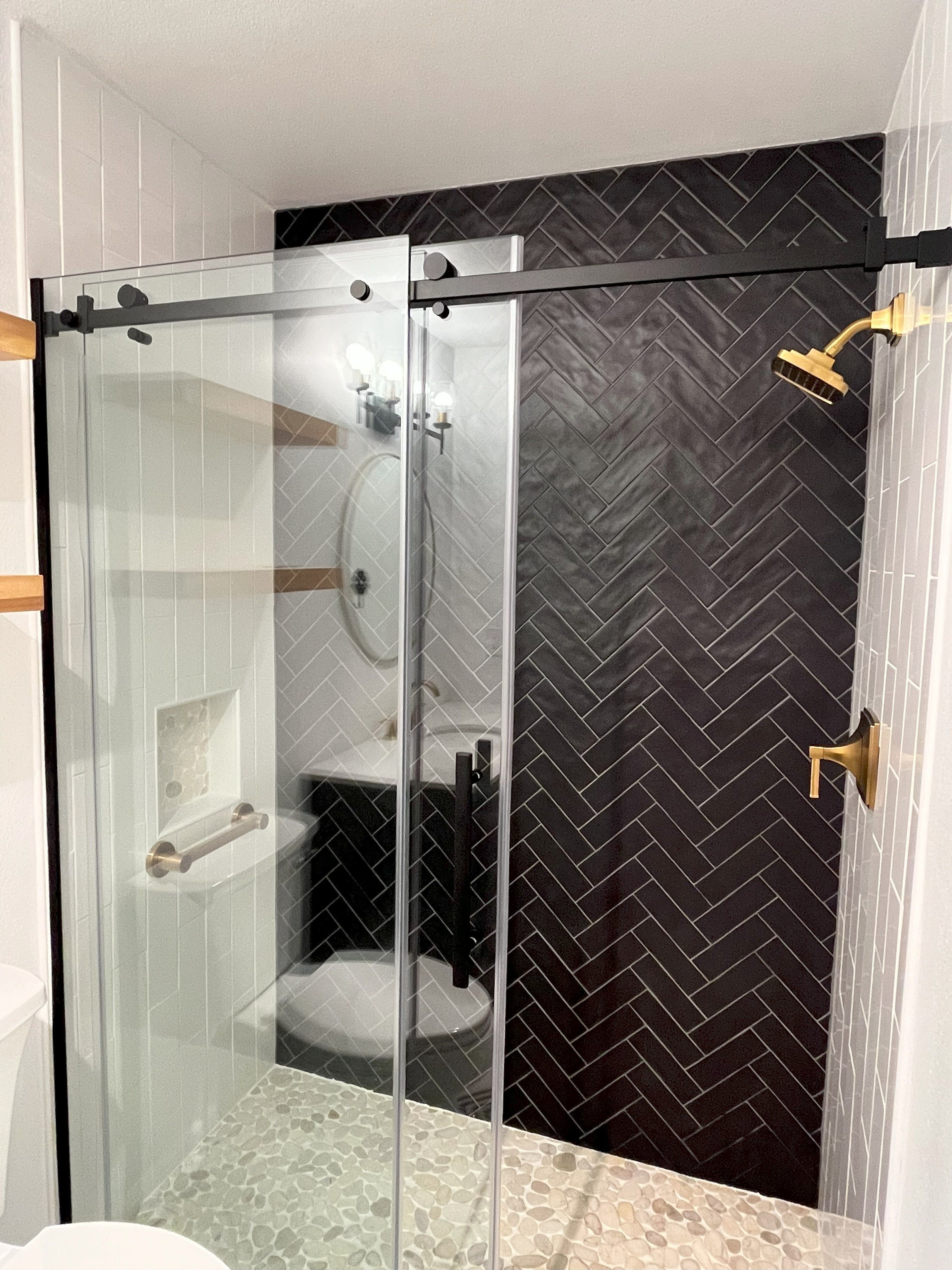 Herringbone Accent Bathroom - Photo 2