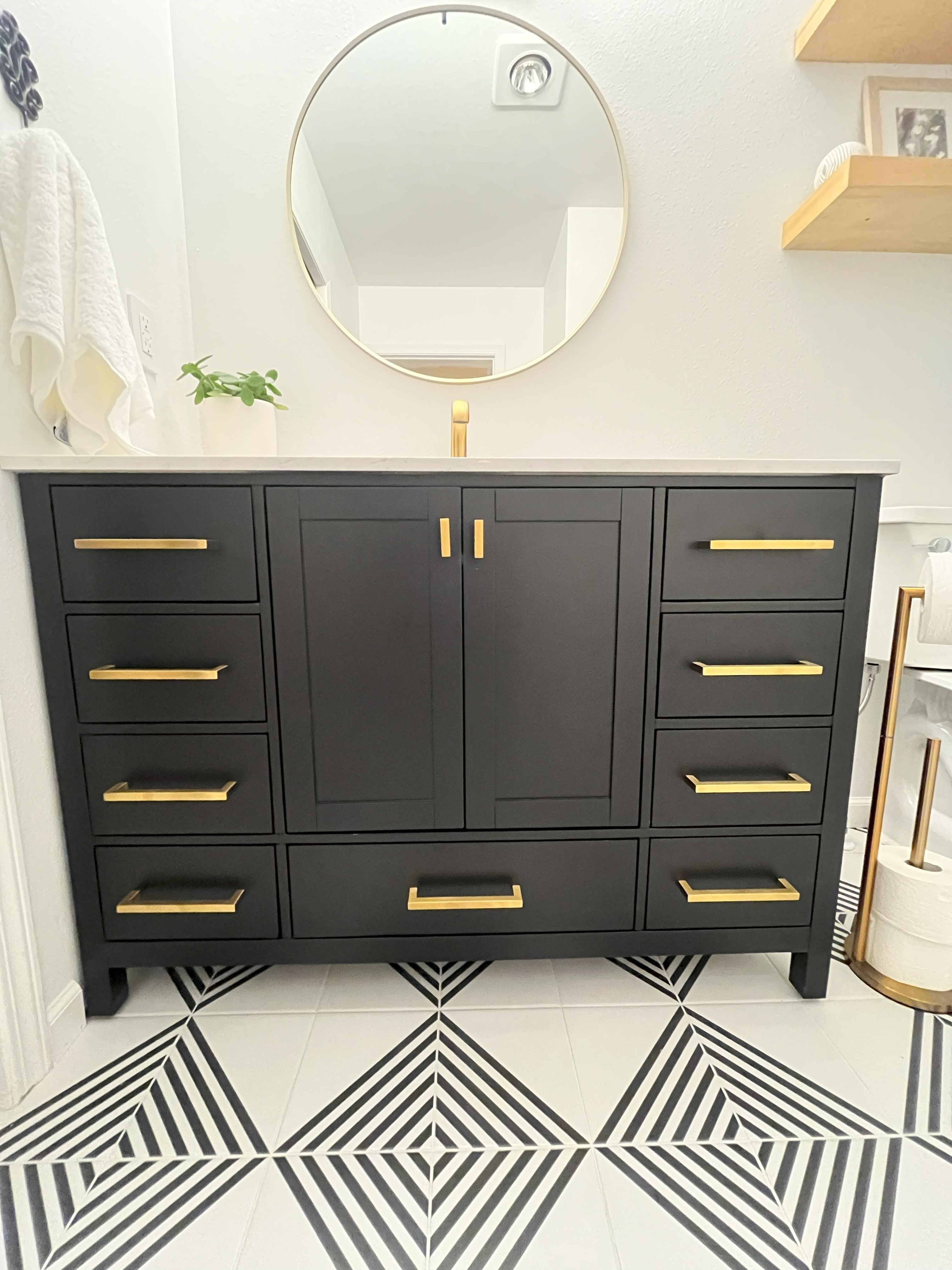 Herringbone Accent Bathroom - Photo 5